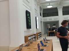 -Apple Store(Brisbane)