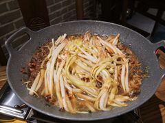 砂锅酱汁生焗韭黄-老灶味道·本帮菜(昌平路店)