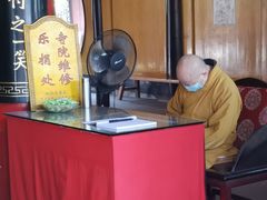 -峨眉山报国寺