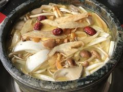 -南渝食府.墨脱石锅松茸鸡