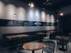 大堂-HELLO 27 意面·沙拉·帕尼尼