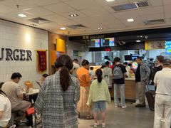 -麦当劳(上海虹桥站30B检票口楼上)