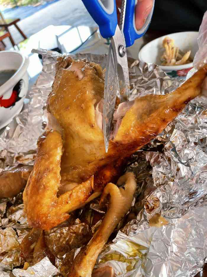 啊鸡土窑鸡·海鲜农家菜(双月湾店)-"众所周知,作为景区,海滩附近几乎