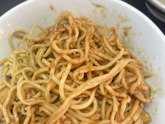-松树干拌面店