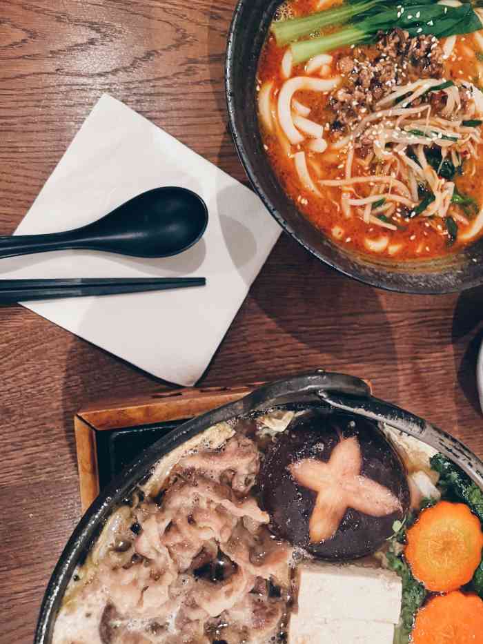 铃木食堂(丽都店"被当地朋友带来的 这个小店的环境很温馨.