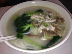 菌菇鸡丝米线-咬不得高祖生煎·简餐(高银街店)