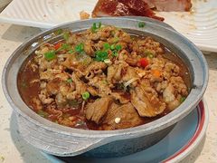 金针菇牛肉煲-香港新发烧腊茶餐厅(万象店)