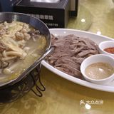 聚会吃酒经常去的一家菜馆。这次是别人的乔迁之喜