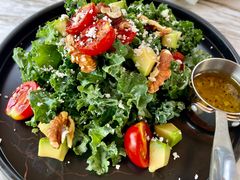 牛油果羽衣甘蓝沙拉-The Rug Cafe(王府中环店)