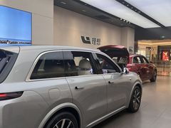 -理想汽车(世纪汇店)