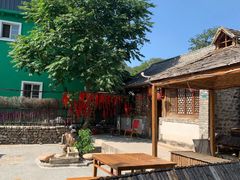 -百里峡七彩艺术小镇