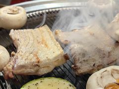 -围炉肉舍•炭烤活鳗•丹东海鲜烤肉(步行街店)