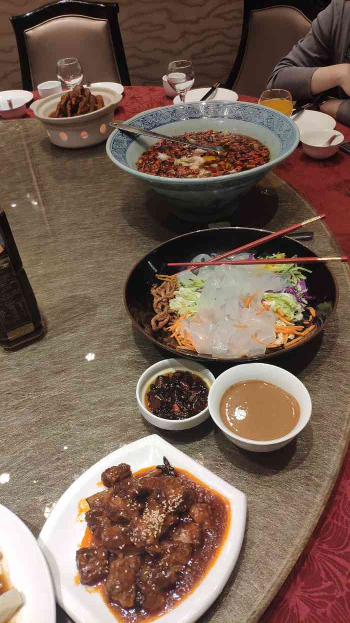 大铁勺酒楼(迎水道店)-"位置坐落在华苑物美的楼上,可以从地下车库.