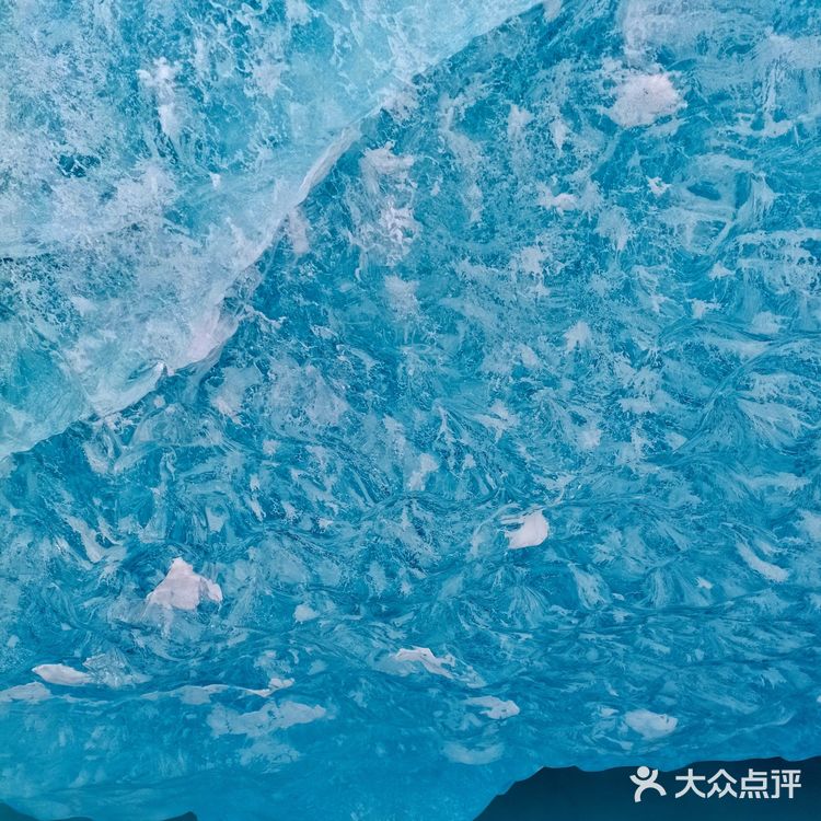 行走 壮美的来古蓝色冰川，冰月静谧世界