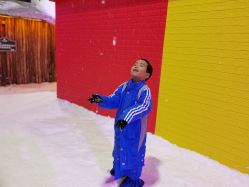 -圣名游乐城冰雪大世界