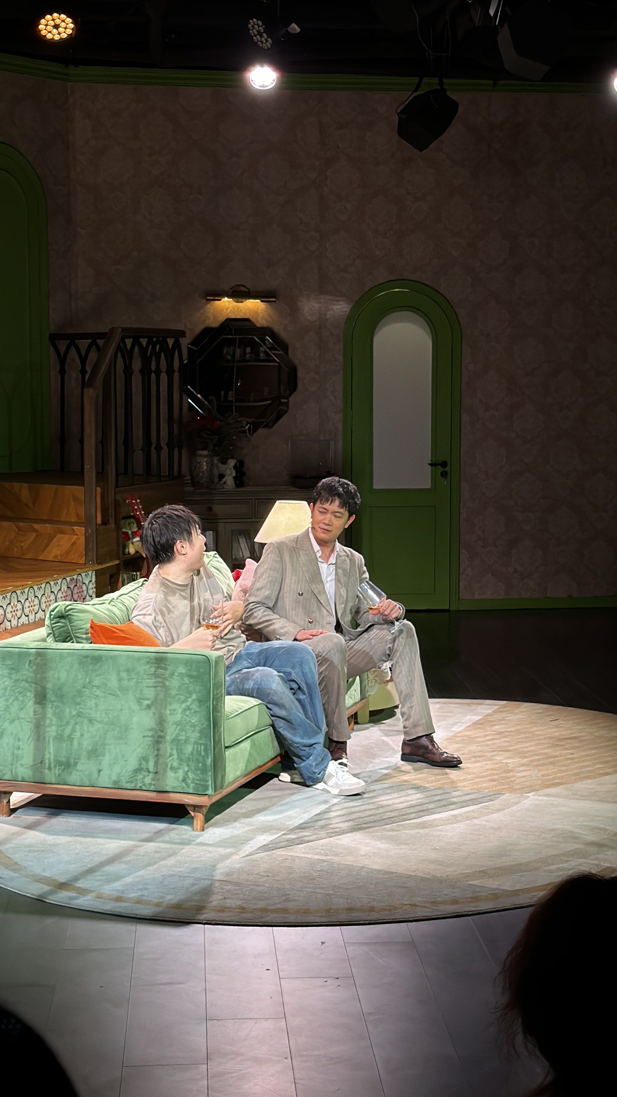 杨浦五黄兴路2228号合生汇广场b1层城市集市&开心麻花
剧情简介:
