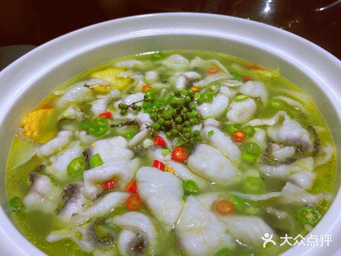 众品不住嘴青椒鱼青花椒味砂锅鱼图片