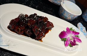 Plum-Scented Pork Ribs