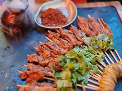 -何师烧烤·小龙虾·江湖川菜·精酿啤酒(中铁西城店)