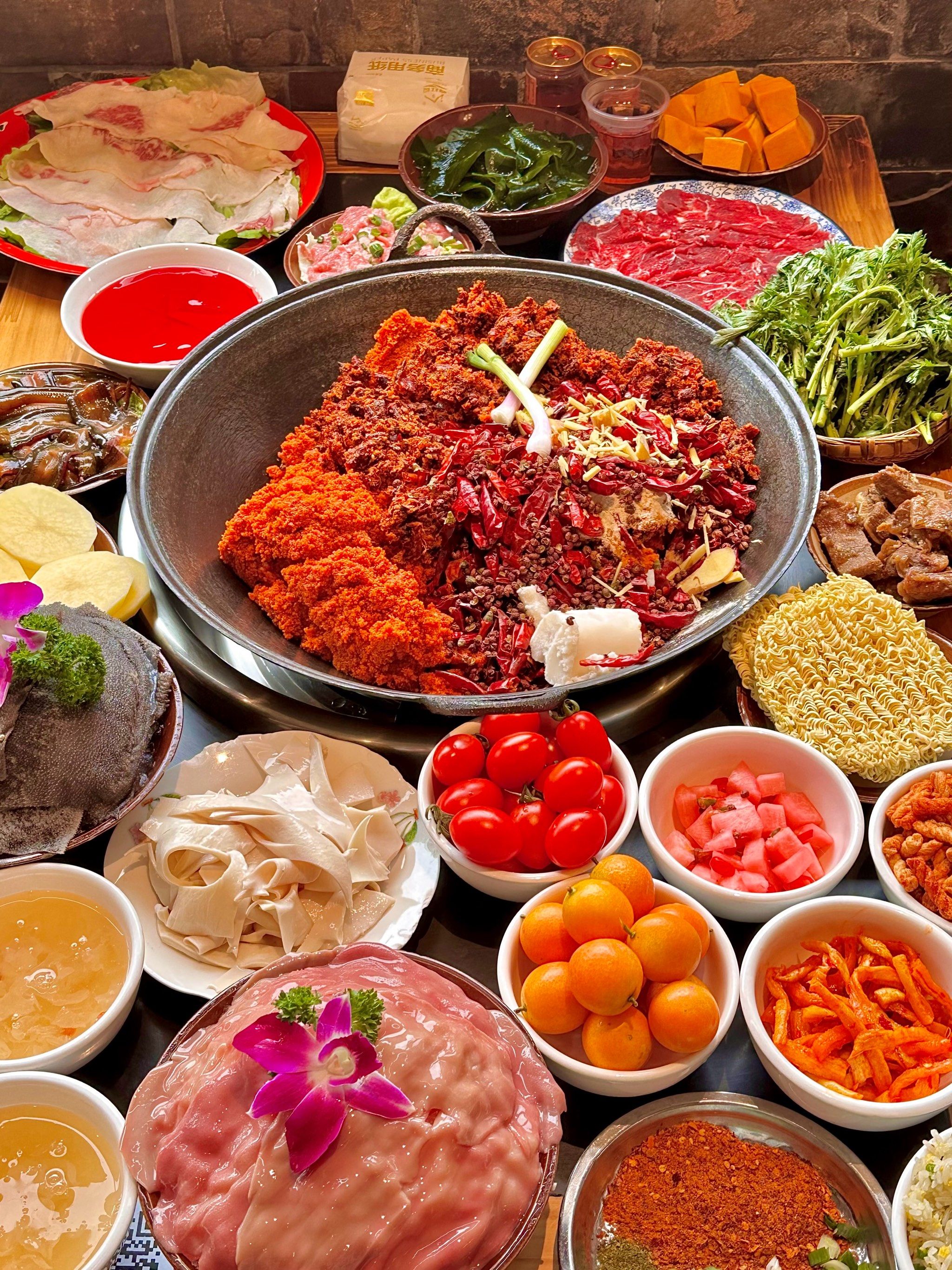 重庆火锅扛把子!蕞贵菜品才20r!