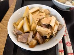 -松树干拌面店
