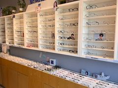 -天空之镜眼镜店蔡司依视路授权店(天通苑店)