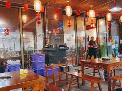 大堂-岳记兴隆·青城腊排铜火锅(融创店)