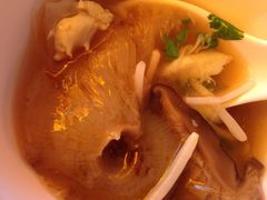 -J Daeng Seafood