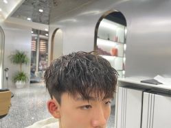 -Tloml salon
