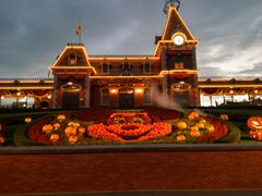 -小镇影院迪士尼小熊Duffy与他的朋友合影地