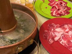 -洞庭洲·防空洞火锅·烧烤·铜锅涮肉(新百广场店)