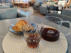 -LEO CAFE