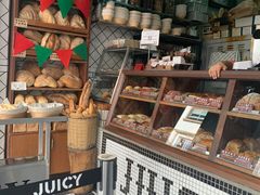 面包甜点陈列柜-Juicy Bakery(大学路店)