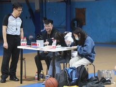 -顶峰篮球俱乐部(南头店)