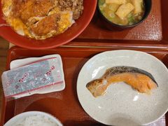 鲑鱼早餐定食-なか卯(京都八条口店)