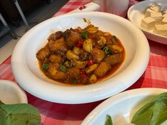 鮰鱼头鱼二吃—红烧-巴陵全鱼席(湖南老字号汴河街店 )