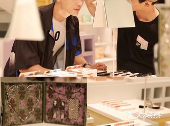 专属护肤美妆空间｜杭州首发国货集合店