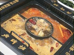 -老牌坊云南鱼豆花火锅(哈西万达店)