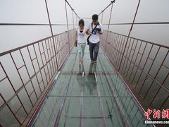 玻璃吊桥-玻璃桥景区石牛寨