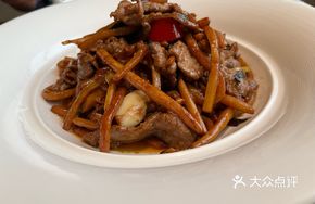 Perilla and Fermented Bamboo Shoots Stir-Fried with Yellow Beef
