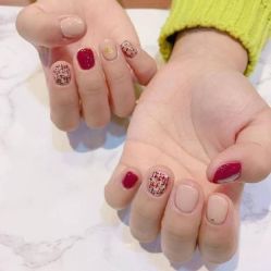 -朵拉定制美妆美甲