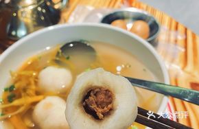 Taiwanese Pork Meatball Soup with Daylily