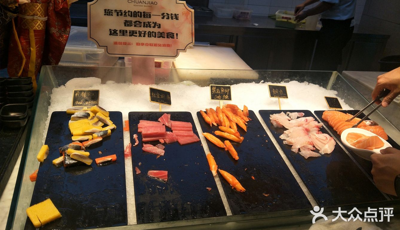 有生肉，有水果，有饮料，分别分区