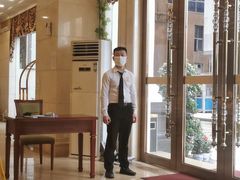 -维也纳酒店(罗湖口岸国贸东门店)