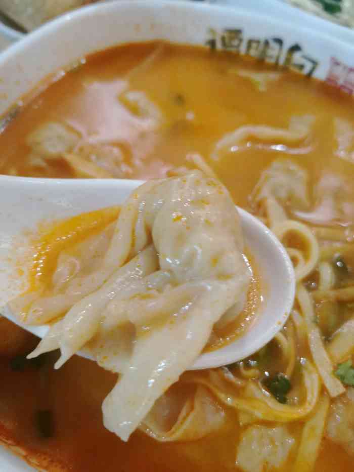 谭明白脆皮馄饨-"在火车站附近开的一家脆皮馄饨,就餐环境可.