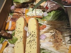 -山野的朋友露营炭火烤肉