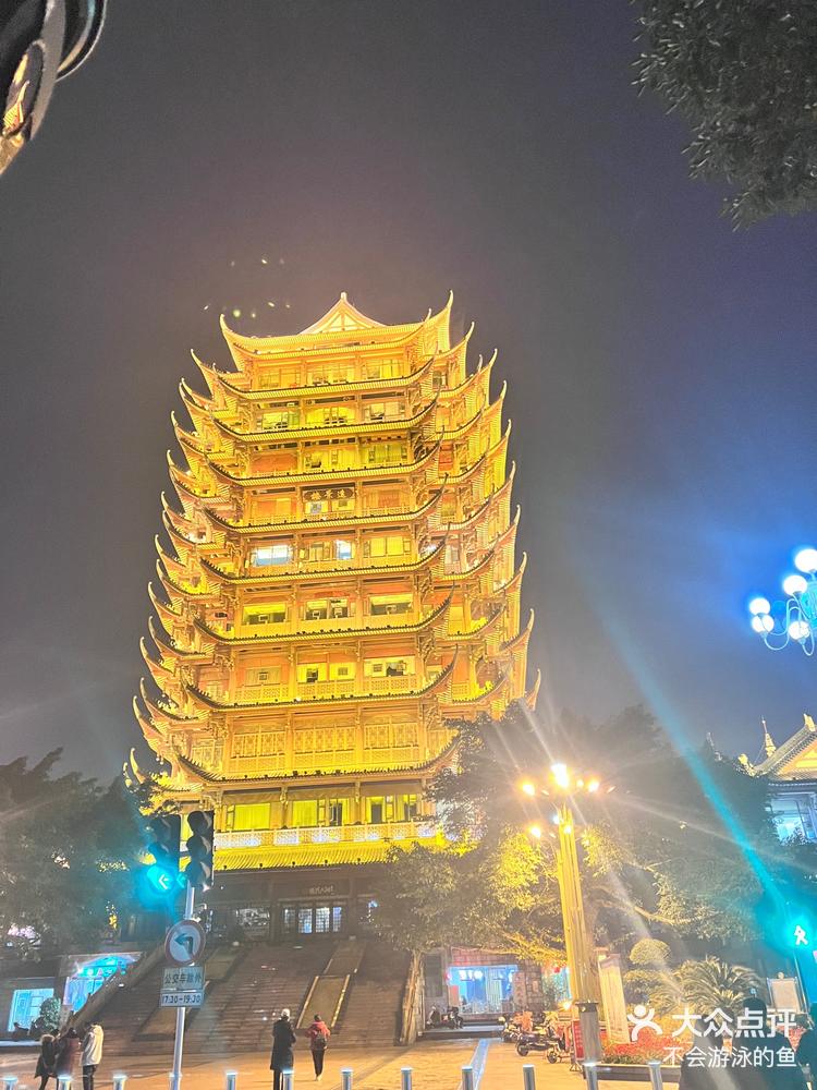 眉山远景楼夜晚和白天