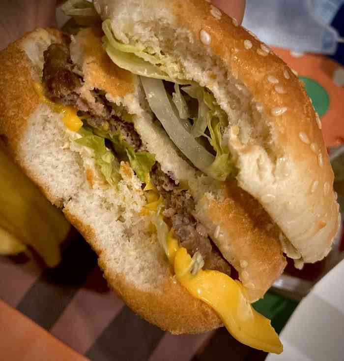 汉堡王(烟台新世界店)-"原谅,拍的照片有点差,因为今天我们俩实在.