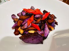 牛肝菌黑蒜烧茄子-一坐一忘云南菜(嘉里中心店)