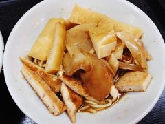 -松树干拌面店